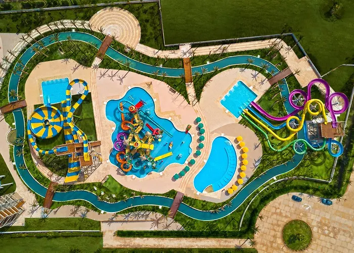 Emerald Aqua Park City Resort 5*