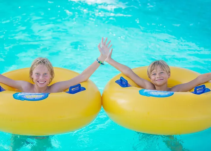 Emerald Aqua Park City 5*