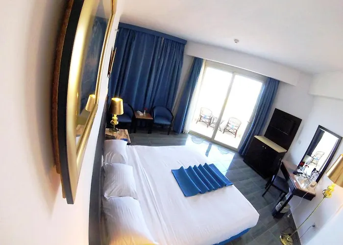 Emerald Aqua Park City Resort 5*
